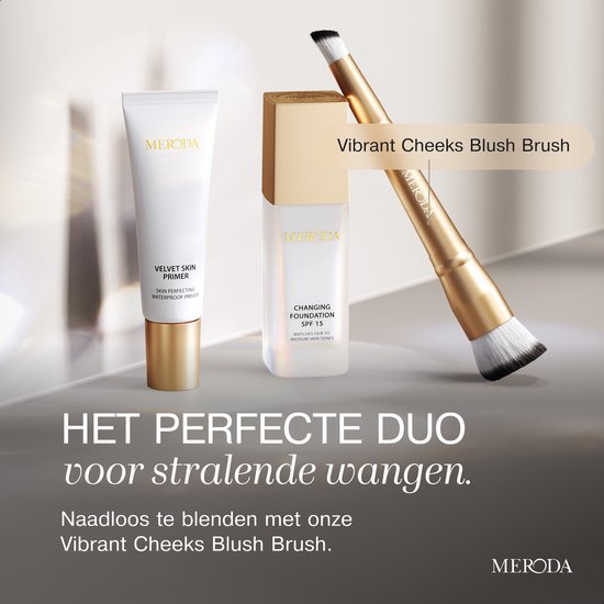 Een witte primer tube, een foundation fles en een blush kwast. Het perfecte duo voor stralende wangen.