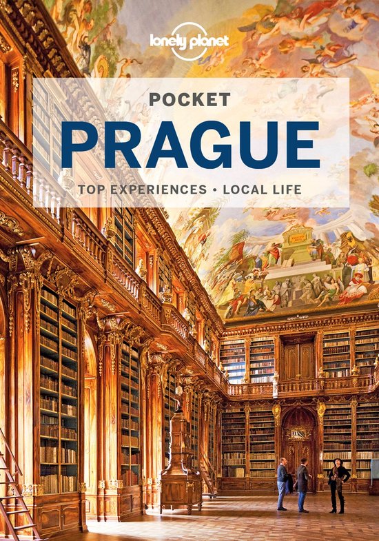Lonely Planet Pocket Praag: Top ervaringen, lokaal leven. Beeld van een weelderige bibliotheek met houten boekenplanken en een plafondschildering.