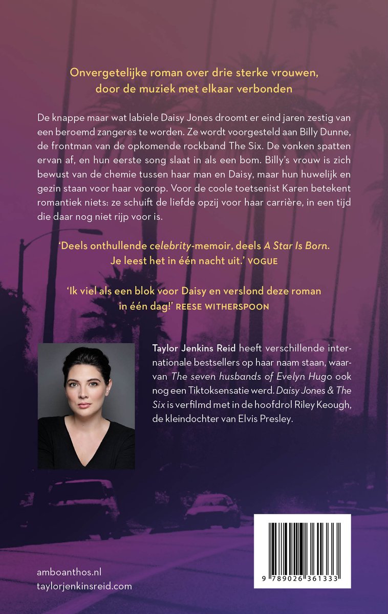 Portret van een vrouw met donker haar en donkere ogen, die een zwart kledingstuk draagt.