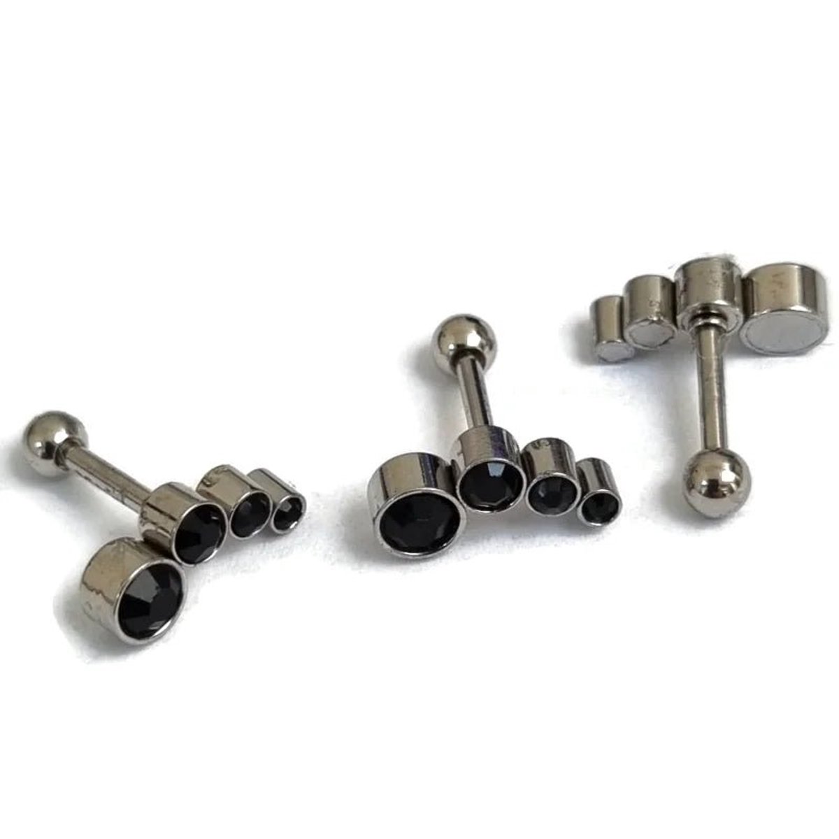 Aramat Jewels | Piercings | Helix Tragus Piercing met Zwarte Steentjes | | | |10mm | Staal | Volwassenen | Verkleurd niet
