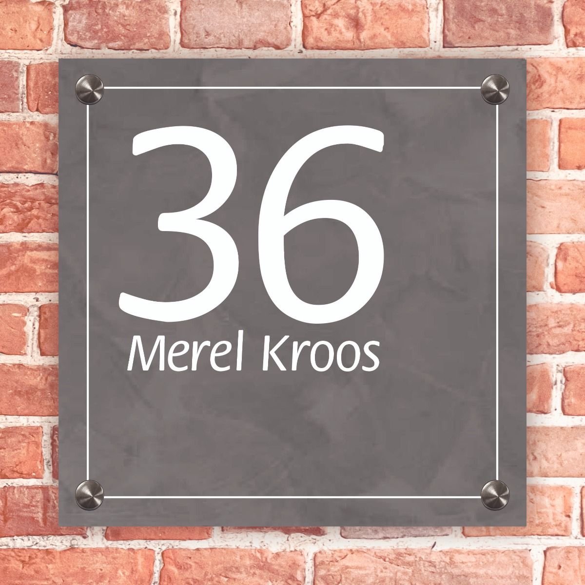 Naambordje Voordeur Vierkant – Donker Betonlook met Wit Kader – 15x15 cm – Inclusief RVS Bevestigingsmateriaal