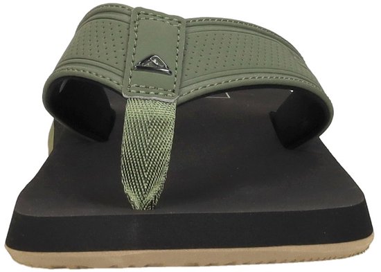 Vooraanzicht van een olijfgroene Reef slipper met donkerbruine zool en band met perforaties.
