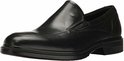 Zwarte ECCO leren mocassin met een schuin gestikte neus en lage hak. Elegante, slip-on stijl.