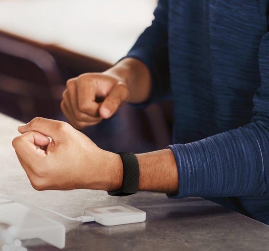 Fitbit Charge 4 Activity tracker Zwart