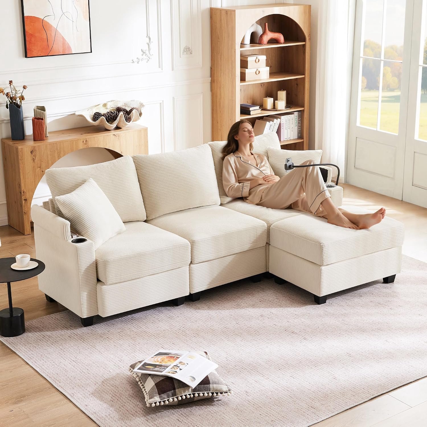 Hoekbank met poef, 3-zitsbank met USB-aansluiting, bekerhouder, telefoonhouder en armleuningplank, corduroy bank met 2 kussens, veranderbaar woonlandschap voor woonkamer, kantoor en woning