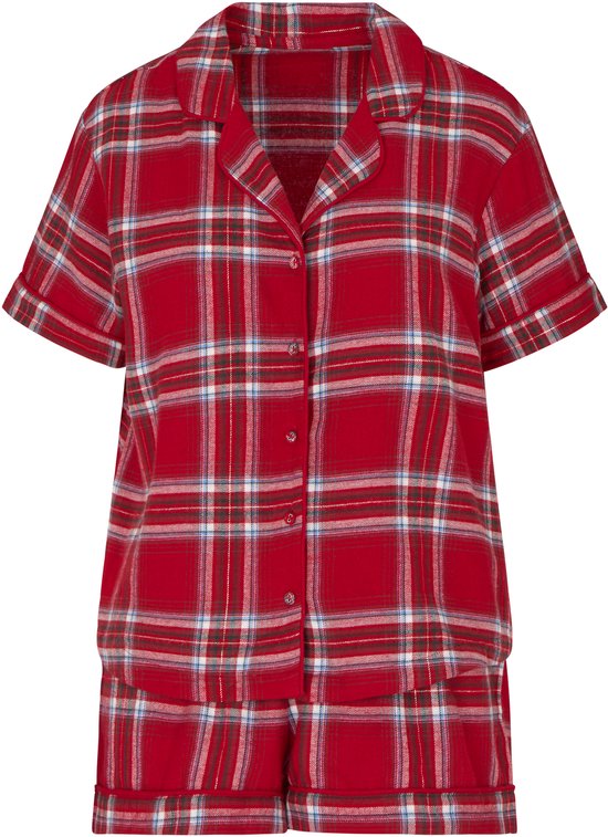 Rode pyjamaset met ruitpatroon, bestaande uit een overhemd met korte mouwen en een bijpassende korte broek.