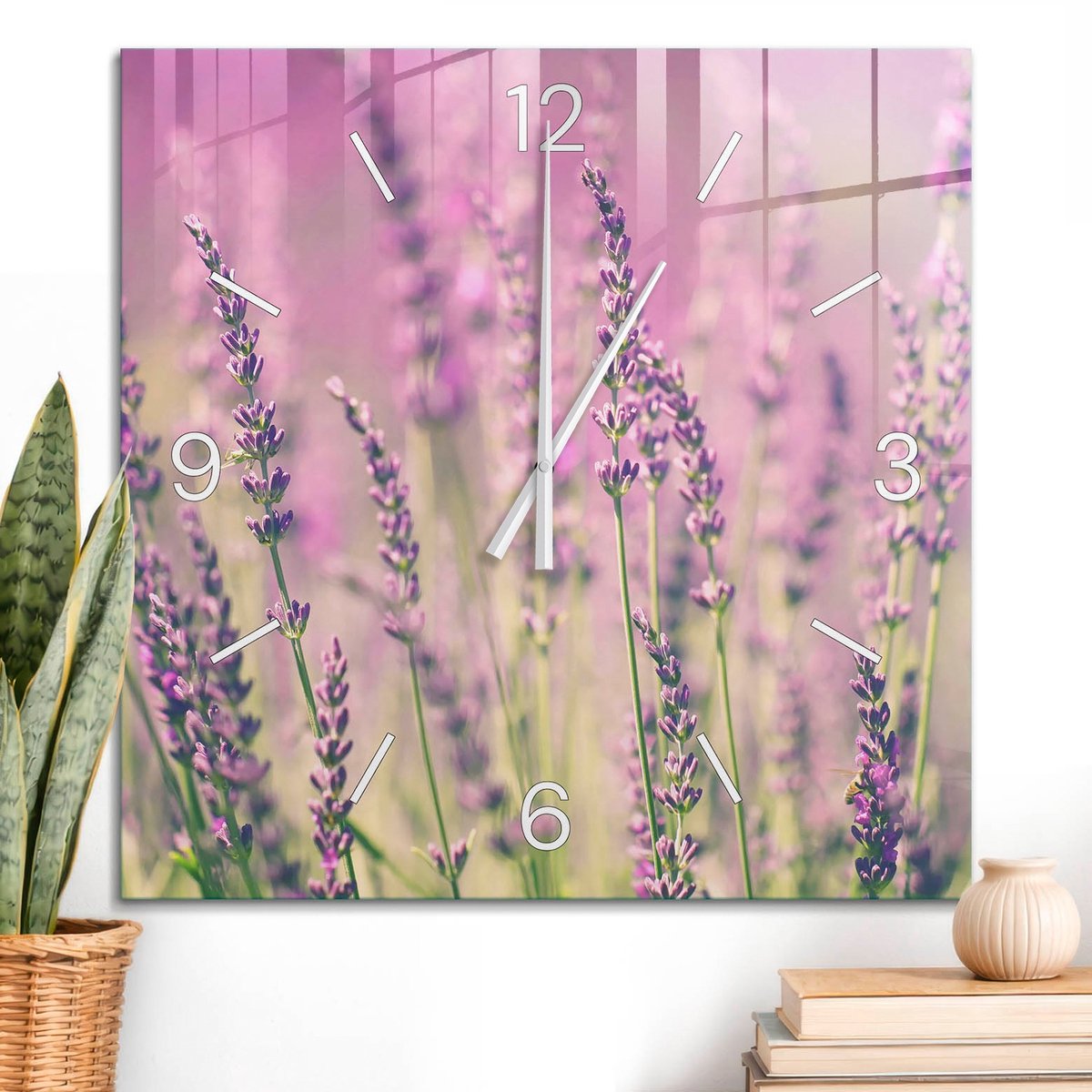 ArtPrintCave Paars Glazen Klok - 60x60 cm - Wandklok Vierkant - Paarse Lavendel Unieke Klok - Natuur Stille Wandklok - Witte Klokwijzers