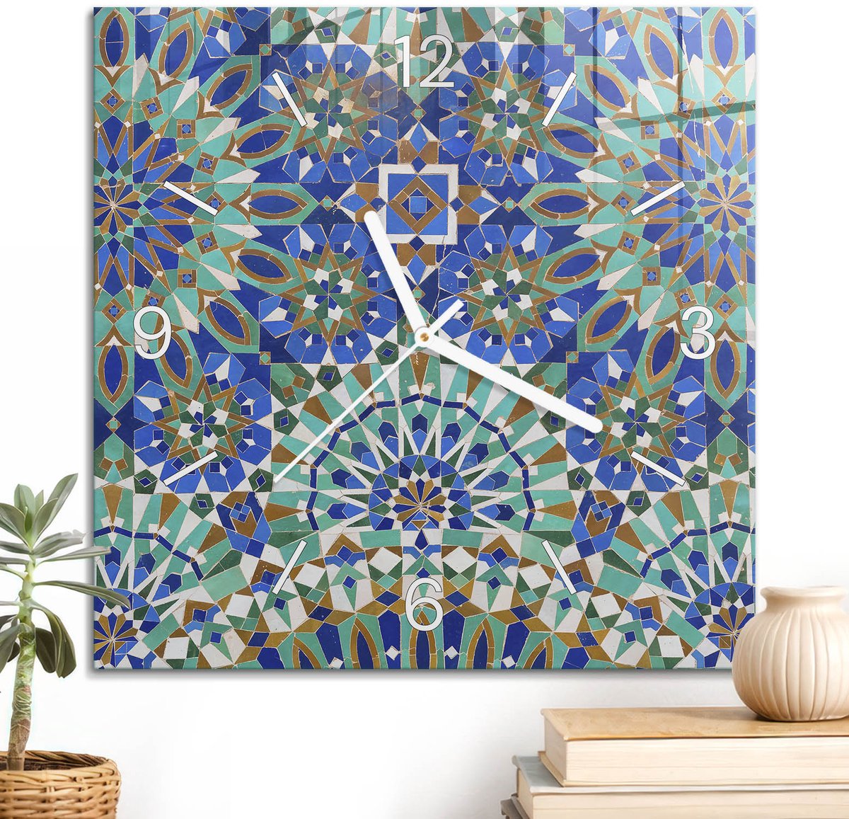 ArtPrintCave Blauw Glazen Klok - 30x30 cm - Wandklok Vierkant - Kleurrijk Mozaïek Stille Wandklok - Abstractie Wandklok Keuken - Witte Klokwijzers