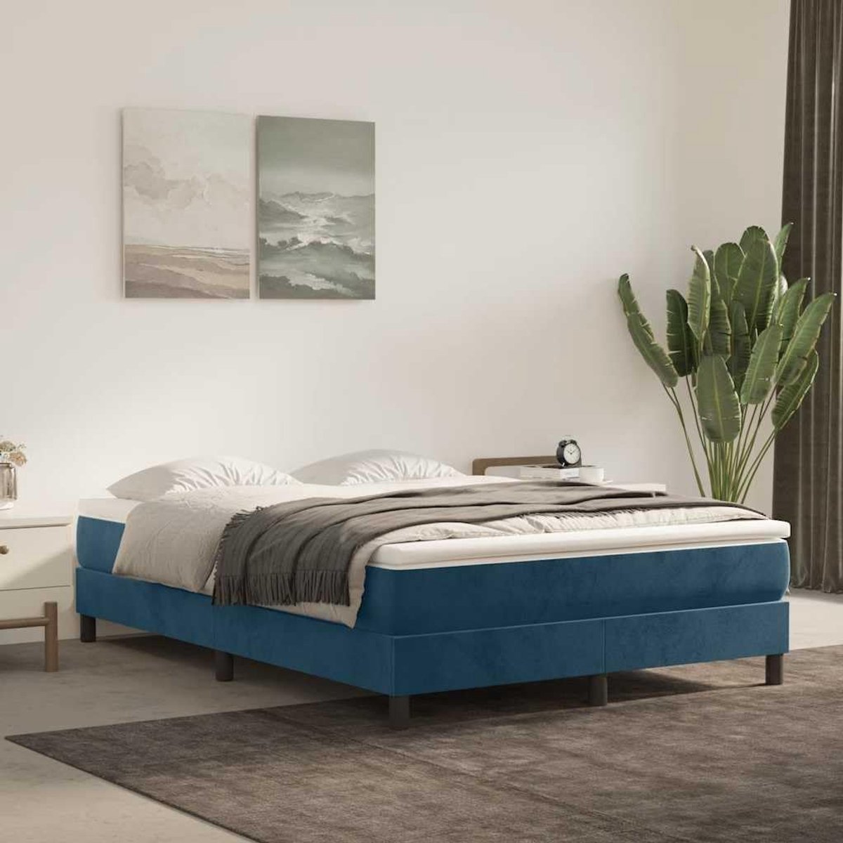 Bed 140x200 cm fluweel donkerblauw met stevige poten en multiplex lattenbodem zacht luxe matras niet inbegrepen frame voor slaapkamer hotelstijl