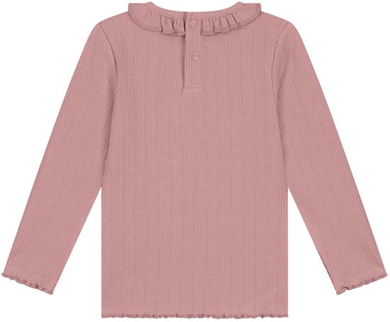 Roze baby shirt met lange mouwen, geribbelde textuur en ruches rond de hals en mouwboorden.