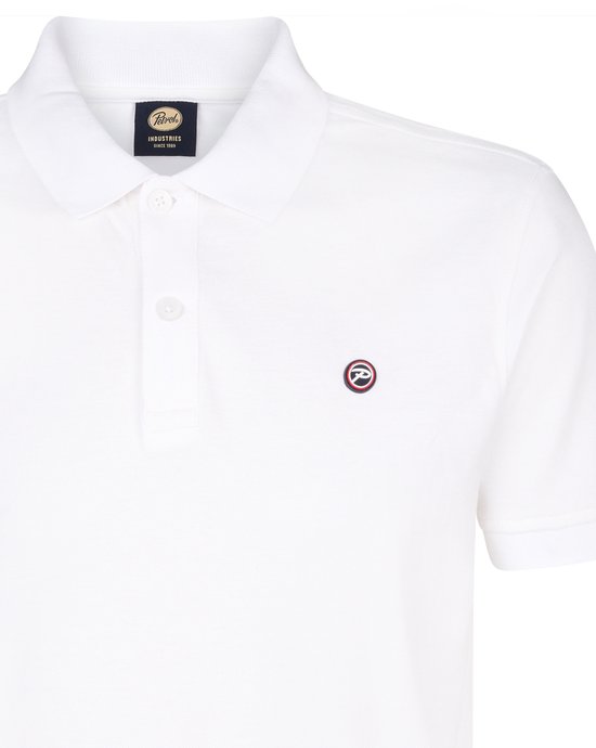 Wit polo shirt van Petrol Industries met kraag, knoopsluiting en klein logo op de borst.
