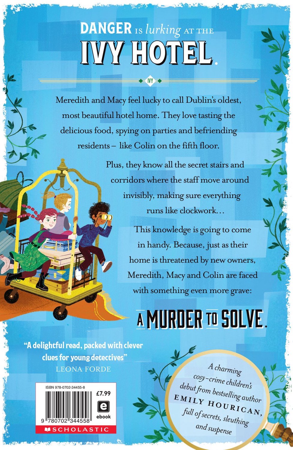 Boekcover met de titel 'DANGER IS lurking AT THE IVY HOTEL'. Drie kinderen rennen met een bagagekarretje.