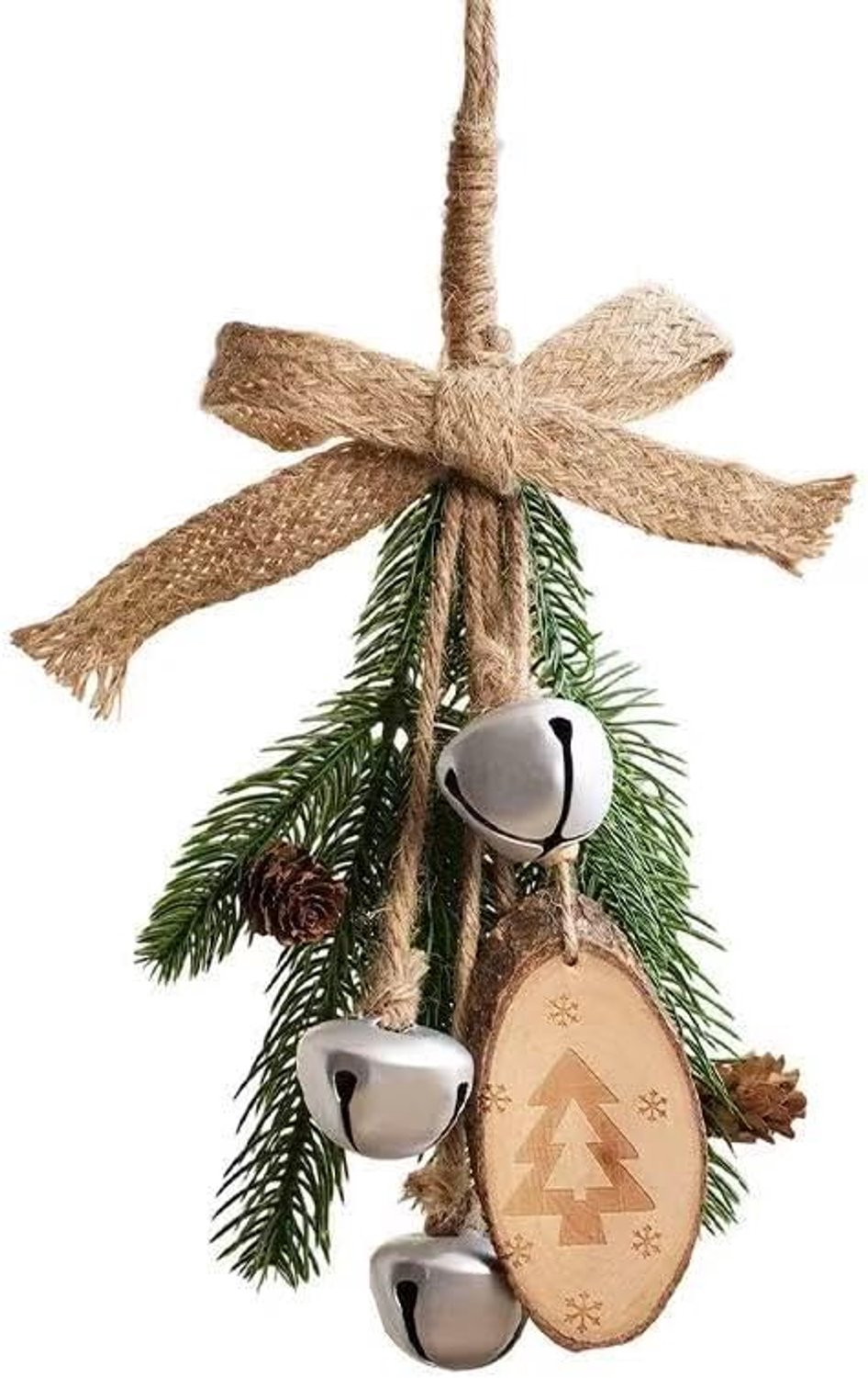 Huttutu Kerstboomversiering - Kersthanger met Bellen - Deurdecoratie Kerst - Met Dennentakken, Dennenappel en Houten Label - 26,5 x 12 cm - Zilver - 1 Stuk