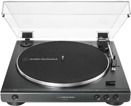 Grijze Audio-Technica draaitafel met zwarte mat en doorzichtige kap.