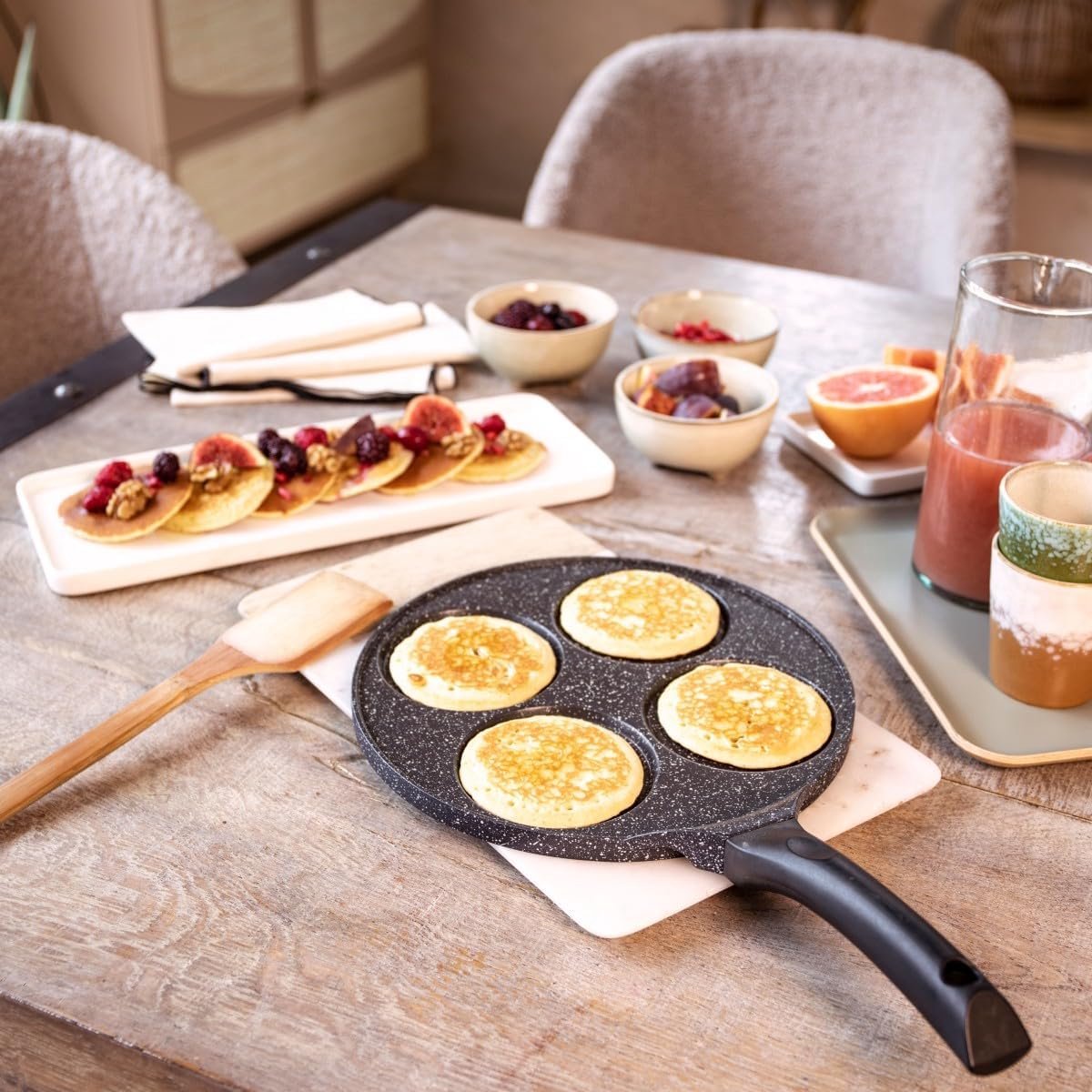 - Pannenkoekenpan MEP148 - antiaanbaklaag, Ø 26 cm, 4 inkepingen Ø 10 cm, bakeliethandvat, voor alle warmtebronnen, inclusief inductie