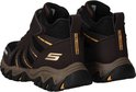 Achterkant bruine Skechers wandelschoenen met zwarte mesh, gele accenten en 'SKECH-TEX'.