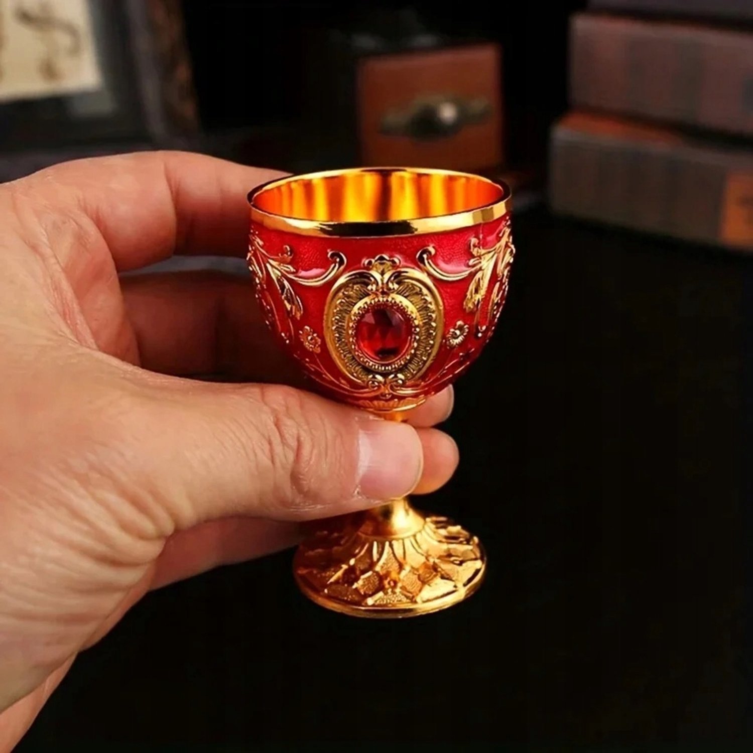 Decoratieve Rode Glas met Reliëf - Uniek Stuk