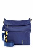 Donkerblauwe crossbodytas van SURI FREY met een gele sleutelhanger en zilverkleurige details.