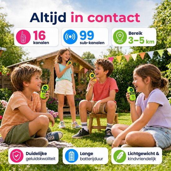 Vier kinderen met walkietalkies in een tuin. De walkietalkies hebben 16 kanalen, 99 subkanalen en een bereik van 3-5 km.