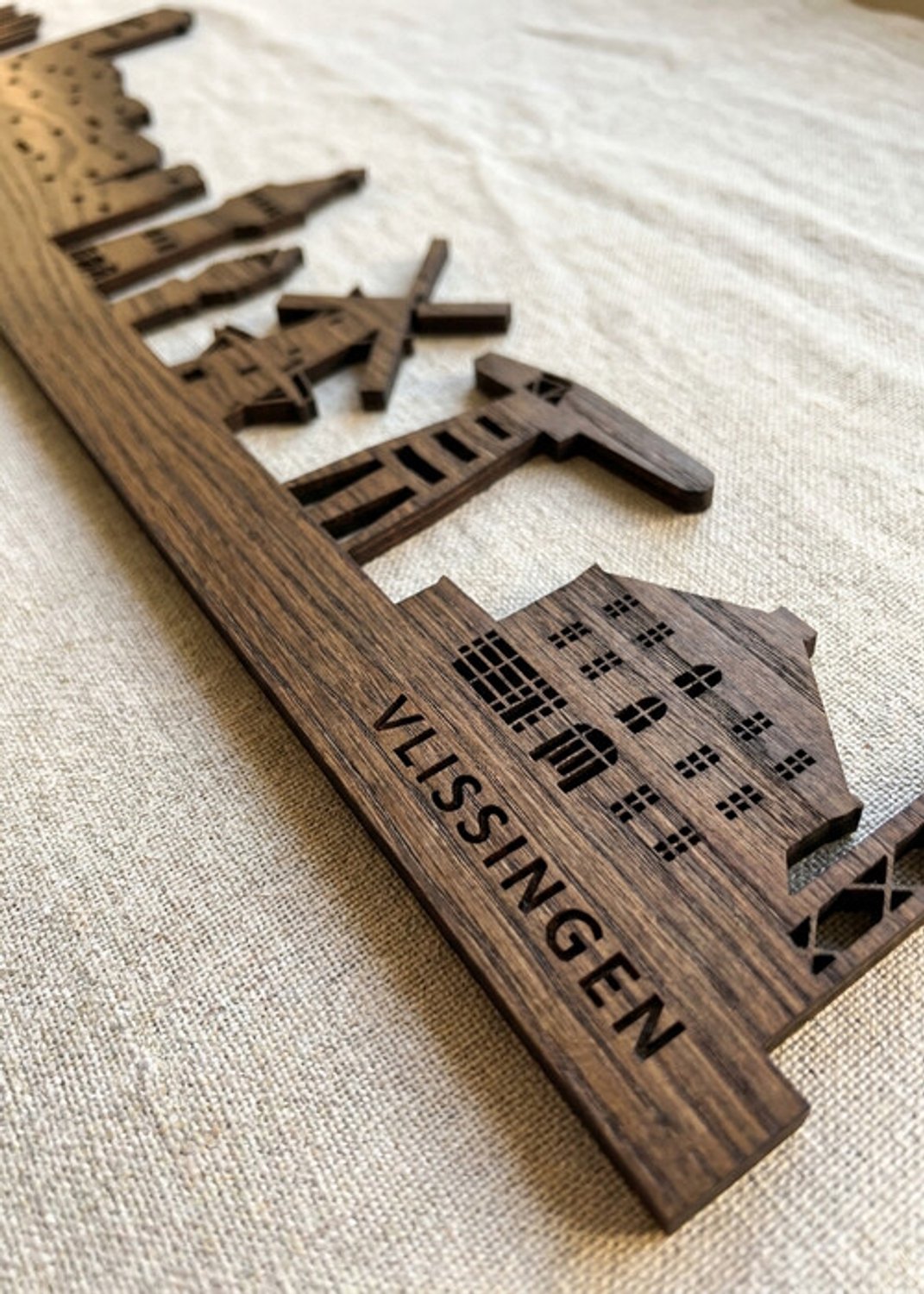 Houten Skyline Vlissingen | Wanddecoratie voor aan de muur | Noten | 100 cm breed