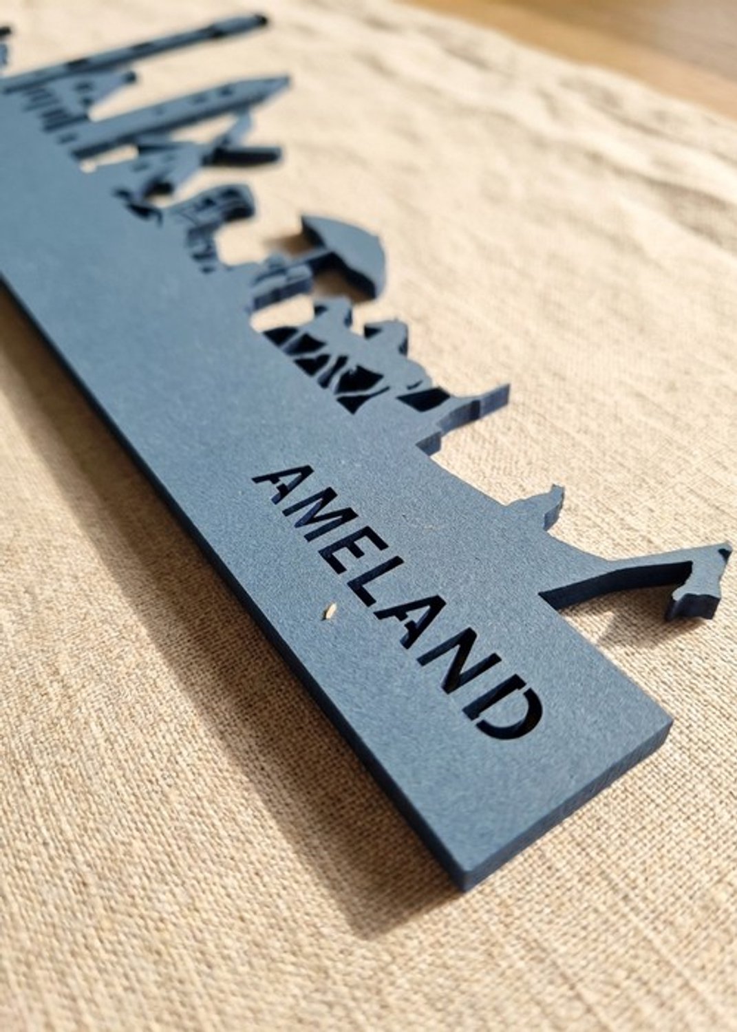 Houten Skyline Ameland | Wanddecoratie voor aan de muur | Blauw MDF | 70 x 14 cm