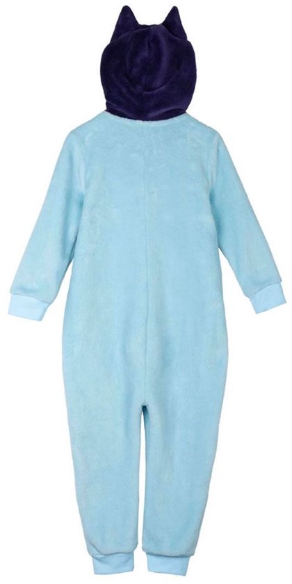 Lichtblauwe onesie van zachte stof met een donkerpaarse capuchon met oortjes in de vorm van het Bluey-personage.