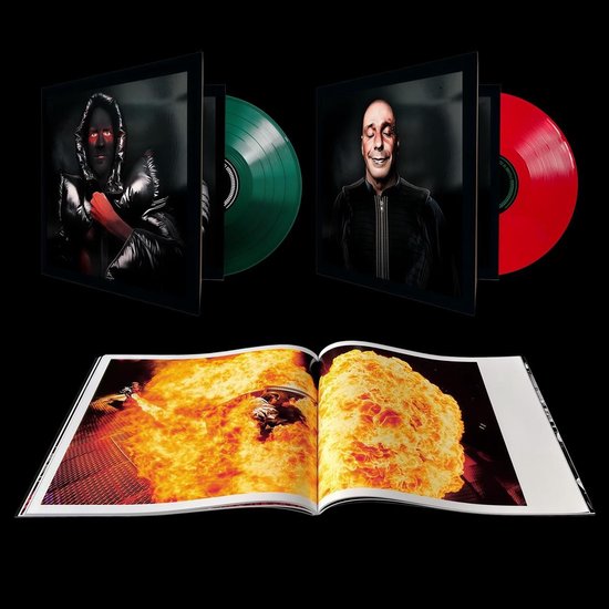 Rammstein boxset met vinylplaten en een fotoboek dat een explosie op het podium laat zien.