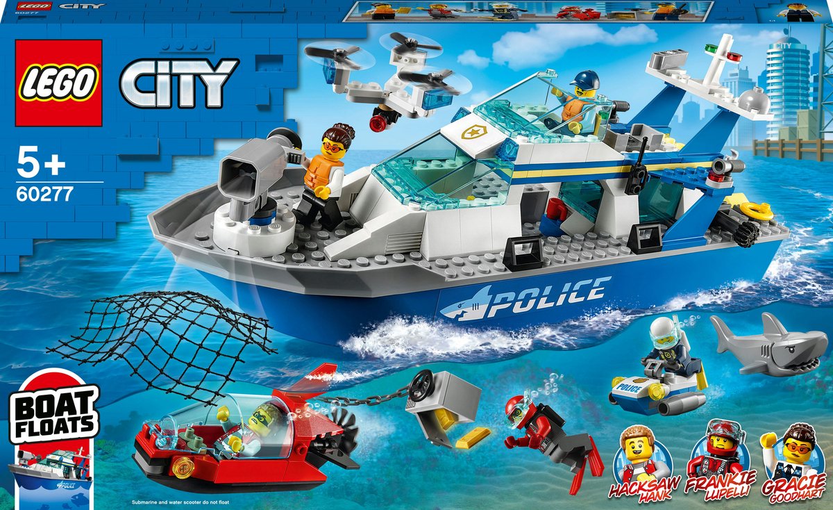 LEGO® City Politie patrouilleboot 60277 bouwset; drijvende speelgoedboot met een netkanon, drone, scubascooter, miniduikboot en personages uit de LEGO City tv-serie Frankie Lupelli, Gracie Goodhart en Hacksaw Hank (276 onderdelen)