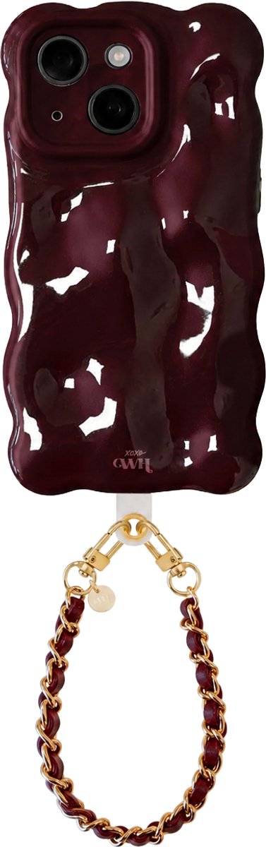 xoxo Wildhearts Bubbly case Burgundy - Classic Chain (kort koord) - geschikt voor iPhone 13 - Hoesje met telefoonkoord - golvend hoesje met schakelkoord - Telefoonhoesje met afneembaar koord - schokbestendig - Bordeaux rood / Burgundy