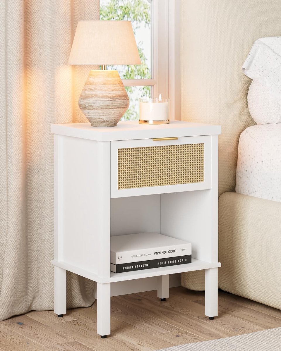 Boho Nachtkastje van Rattan en Hout met Lade en Open Rek voor Slaapkamer en Woonkamer, 28x38x55cm, Wit, Stijlvol en Functioneel Nachtmeubel