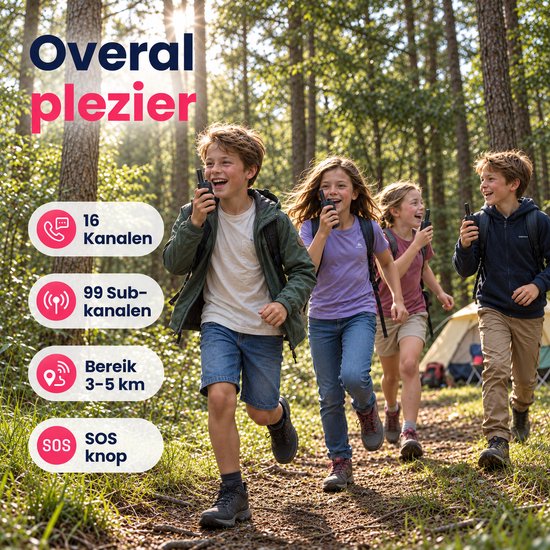Kinderen rennen door bos met walkietalkies. Info: 16 kanalen, 99 subkanalen, 3-5 km bereik, SOS knop.