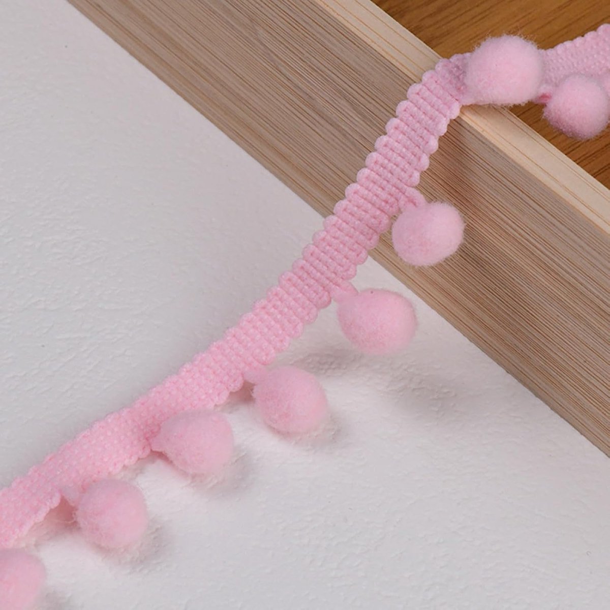 18 meter lang, kwastjes, franjeboord, ideaal voor naaiwerk, decoraties en knutselprojecten (lichtroze)