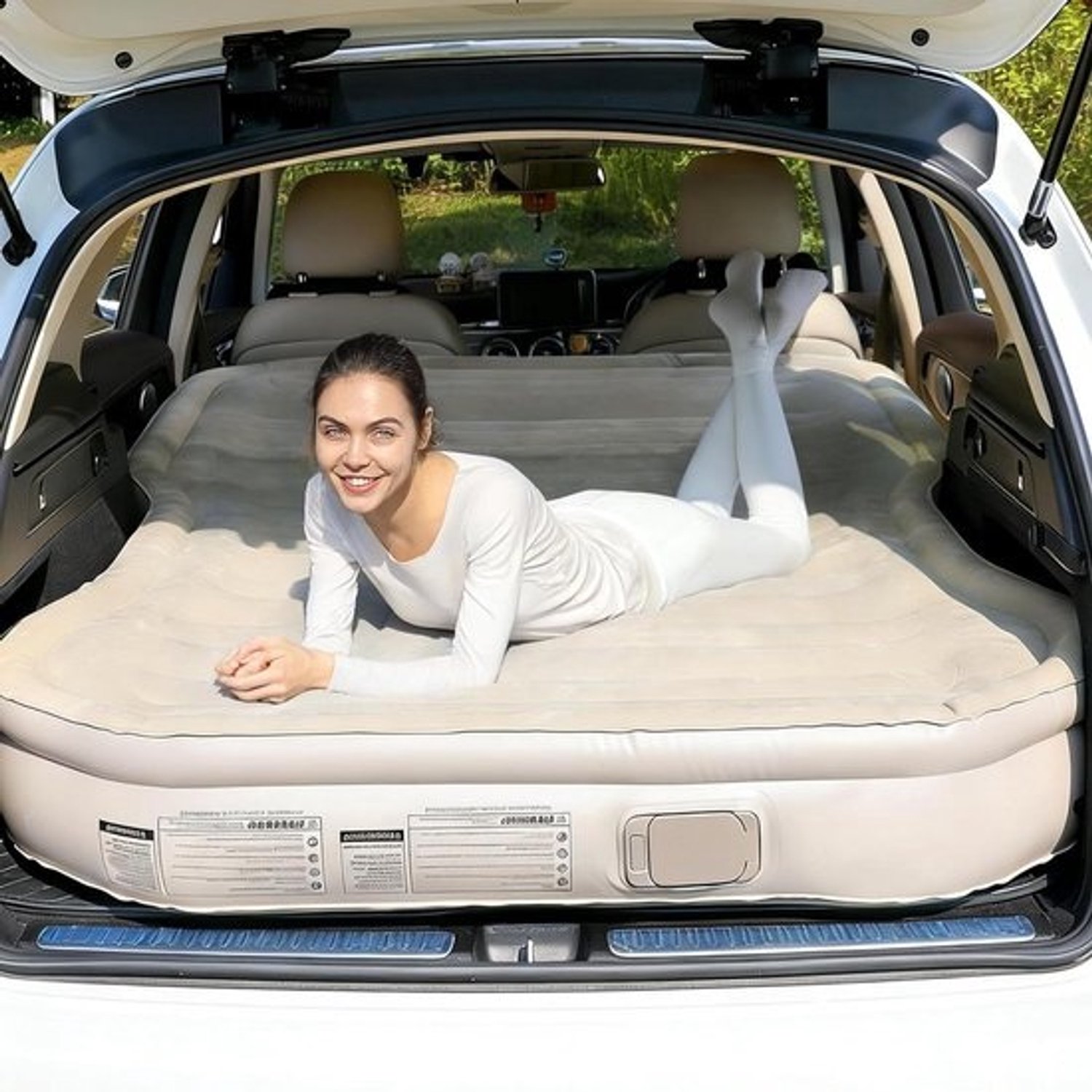 Luchtbed met pomp - Opblaasbed voor in de auto - Kamperen en reizen - Blaast zichzelf op - 22 cm dik - Kaki