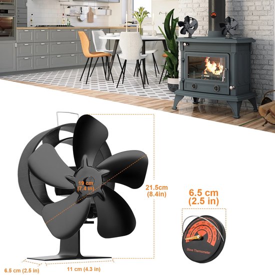 Zwarte kachelventilator met technische afmetingen weergegeven in een keukenomgeving met een houtkachel.