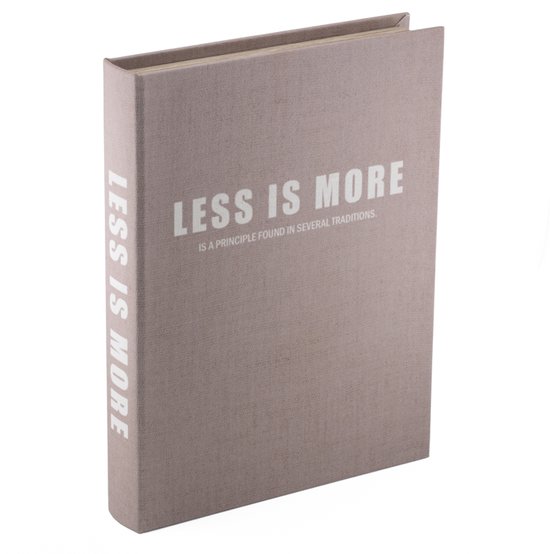 Beige opbergboek met stoffen kaft waarop in witte letters 'LESS IS MORE' en een ondertitel staan.