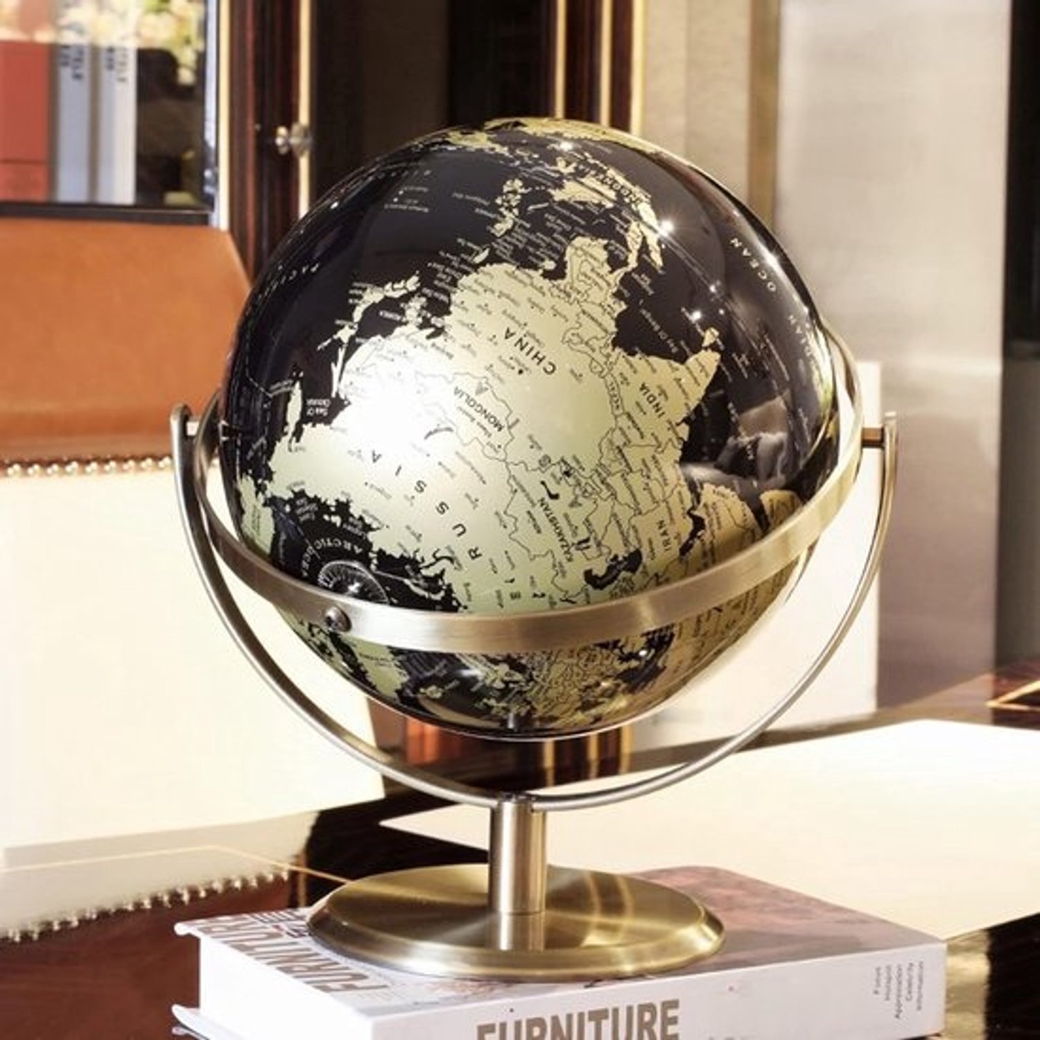 Wereldbol voor bureau - Draaibare globe - Educatief hulpmiddel - Gedetailleerde kaart - 27 cm hoog - Goud zwart