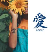 Temporary Tattoo Japans Teken Amour (6x6 cm) [Semi-Permanente Neptattoo - Tijdelijke tatoeage - Nep Fake Tattoos - Water overdraagbare festival sticker henna outfit tattoo - Glitter tattoo - Volwassenen Kinderen Jongen Meisje]