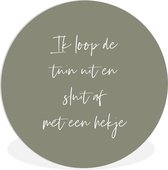 WallCircle - Wandcirkel ⌀ 90 - Ik loop de tuin uit en sluit af met een hekje - Tekst - Quotes - Tuin - Ronde schilderijen woonkamer - Wandbord rond - Muurdecoratie cirkel - Kamer decoratie binnen - Wanddecoratie muurcirkel - Woonaccessoires