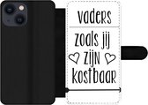 Bookcase Geschikt voor iPhone 13 Mini telefoonhoesje - Spreuken - Vaders zoals jij zijn kostbaar - Papa - Quotes - Met vakjes - Wallet case met magneetsluiting