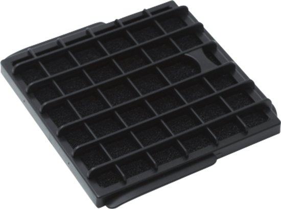 Zwart rechthoekig motorfilter met rasterpatroon.