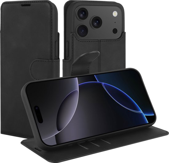 Zwarte telefoonhoes voor iPhone 17 Pro Max. Het hoesje is opengeklapt met de telefoon erin.