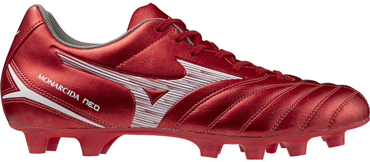 Mizuno Monarcida Neo III Select FG voetbalschoenen in rood, EU 43, met zacht kunstleren bovenwerk en brede pasvorm.