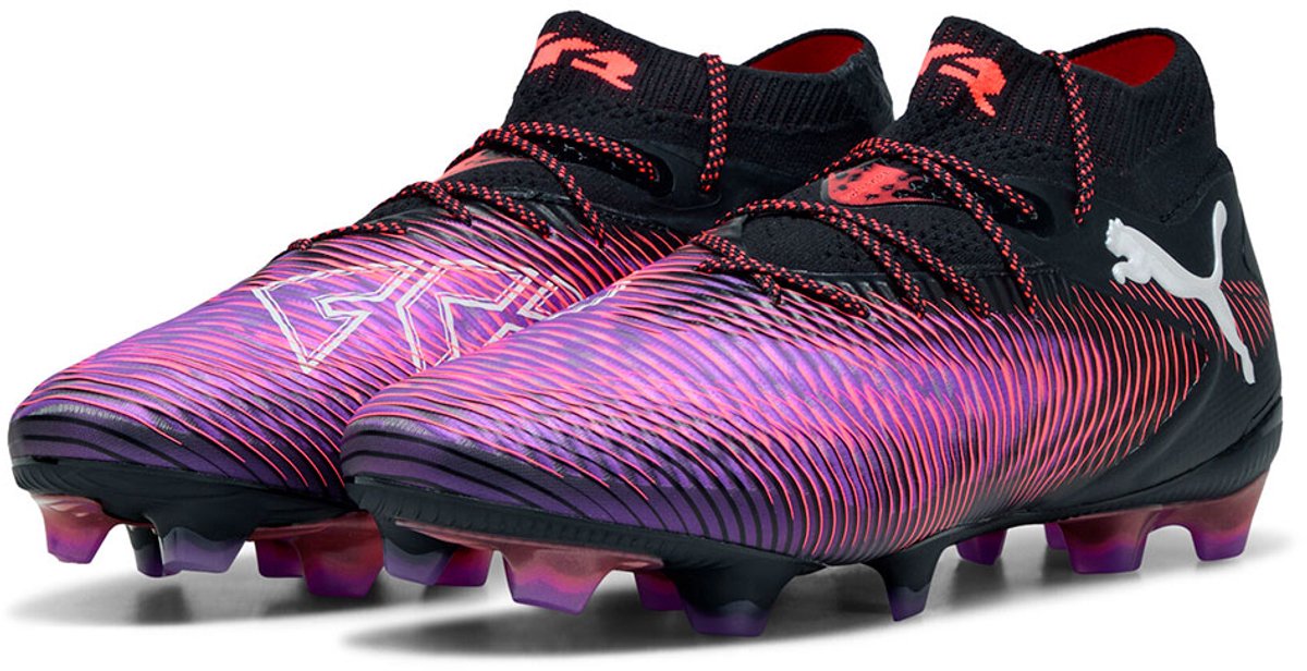 Puma FUTURE 8 ULTIMATE voetbalschoenen in roze en zwart, met high-density mesh en FLEXGILITY-buit voor optimale balcontrole.