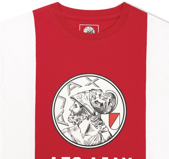 Detail van het AFC Ajax logo op een rood vlak.