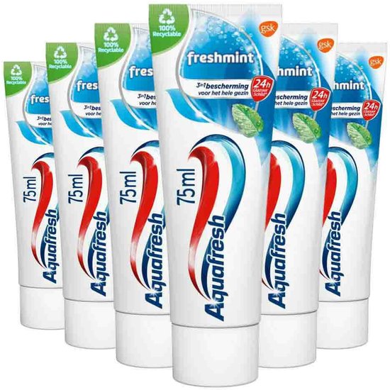 Zes Aquafresh tandpastatubes op een rij, "freshmint".
