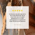 Klantbeoordeling met 4 sterren voor een abstract canvas met bruine, grijze en gouden marmerlook patronen.