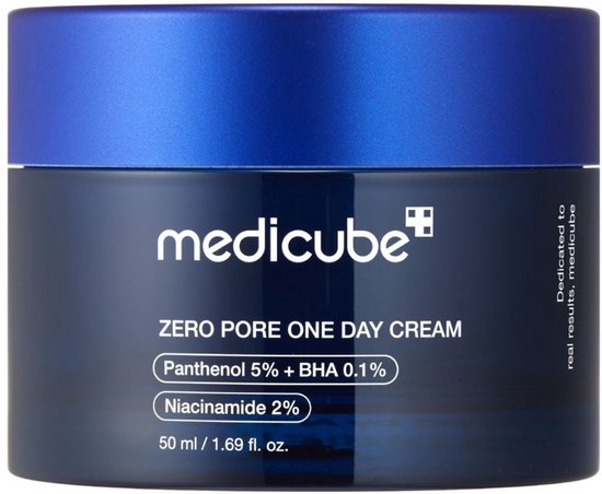 Medicube Zero Pore One Day Cream in donkerblauwe pot met blauwe dop. Bevat 50 ml.