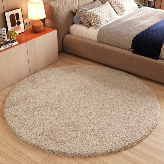 Tapis de salon à poils longs beige Essence, dimensions : 240 x 240