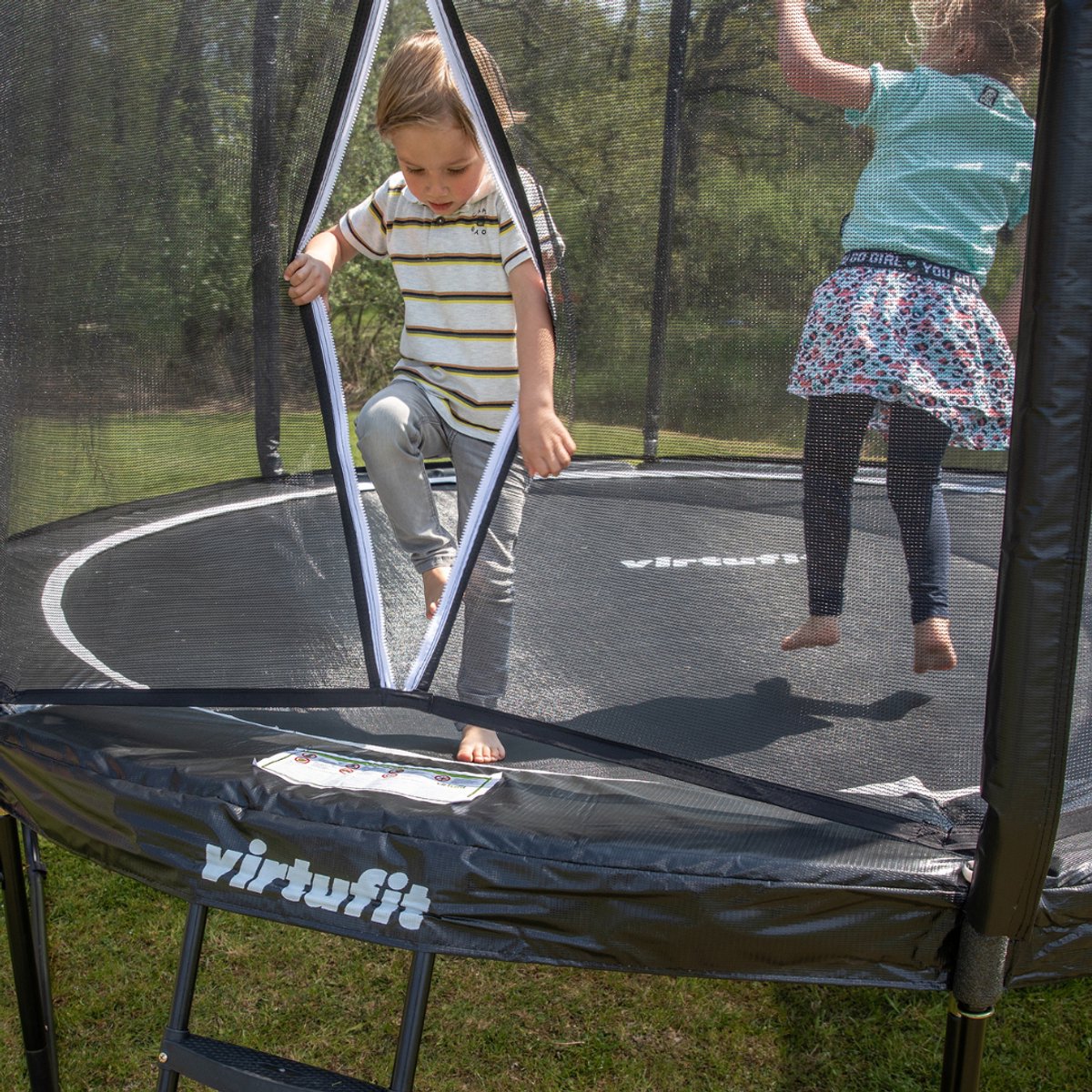 VirtuFit Premium Trampoline met Veiligheidsnet - Ø 251 cm Diameter - Incl. Beschermrand - Extra Veilig - Gratis trap - Water- en UV-bestendig - Max. 150 kg - Voor Kinderen en Volwassenen - Zwart — afbeelding 2