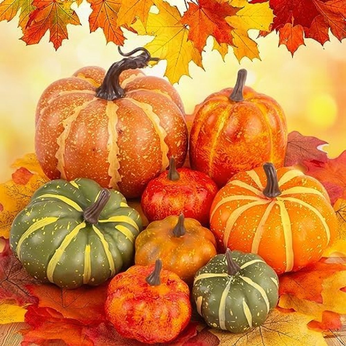 Kunststof herfstpompoenen set met esdoornbladeren voor seizoensdecoratie